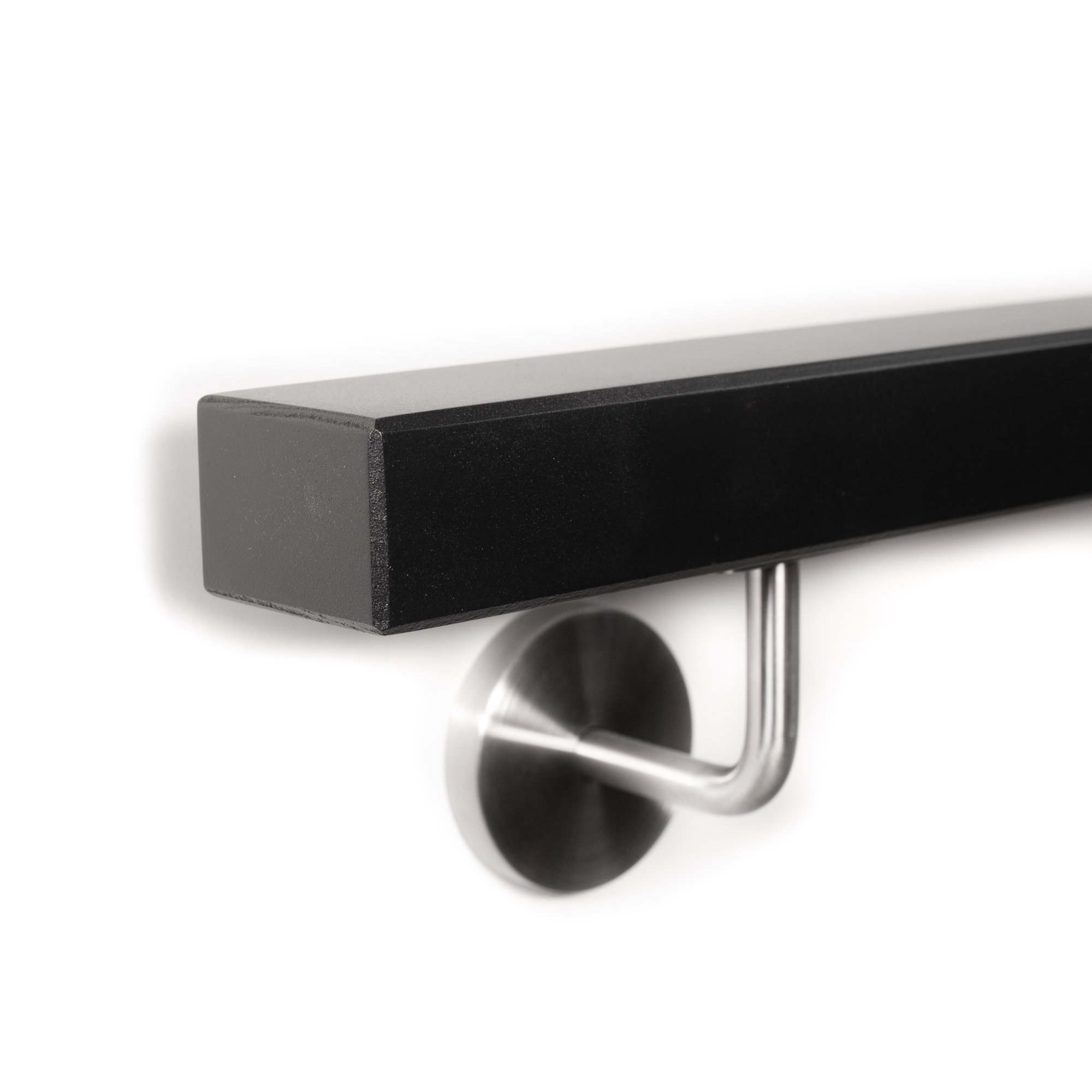 Pasamanos rectangular de haya negro en horizontal con soporte de acero inoxidable, extremo con bisel en los cantos
