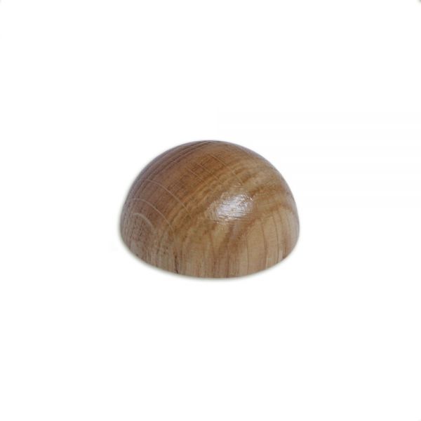Remate semiesférico de roble para pasamanos de madera, semiesfera con marcado veteado de roble, sobre fondo blanco