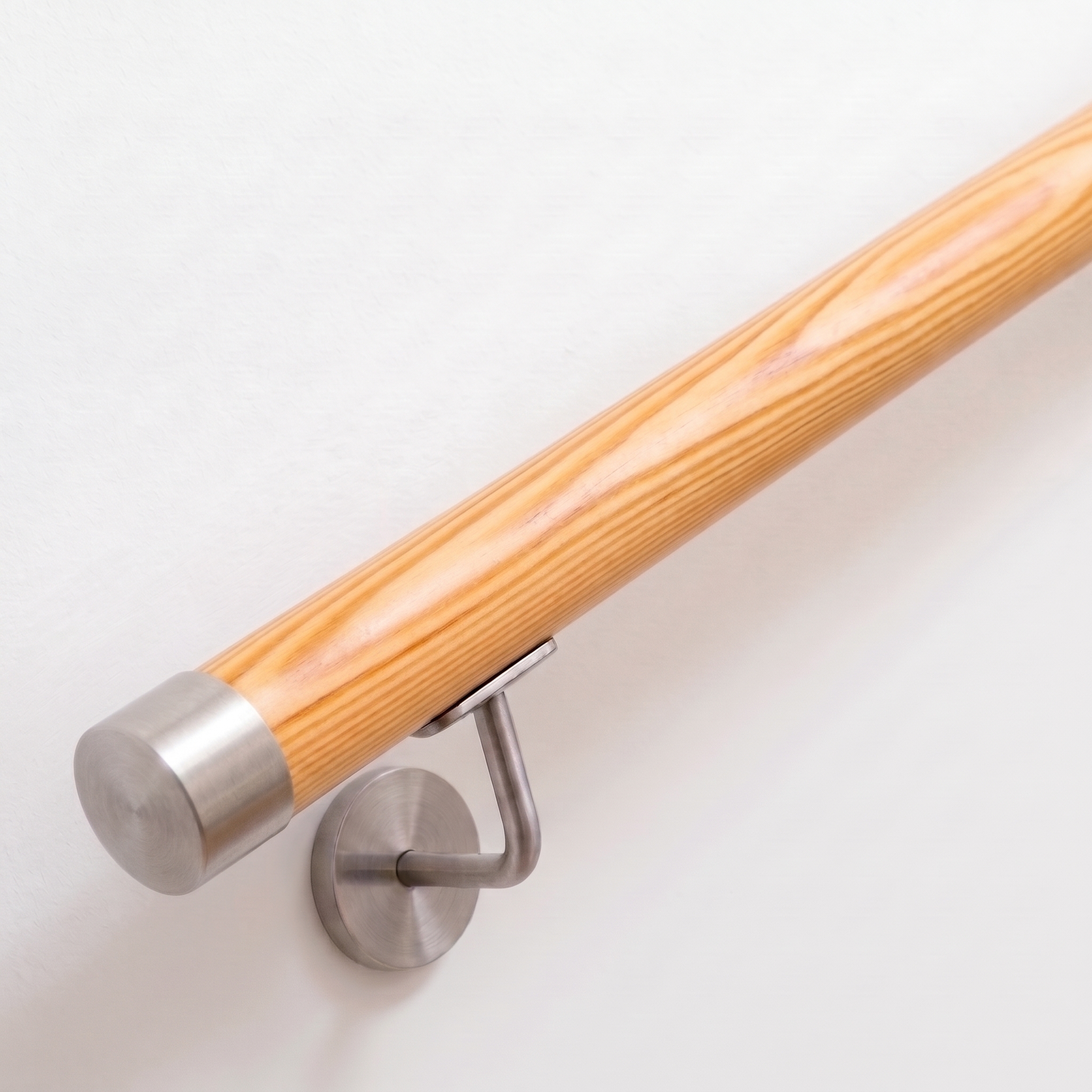 Pasamanos redondo de pino con piezas de acero inoxidable, Ø 42 mm | escalera, barandilla, pared | a medida