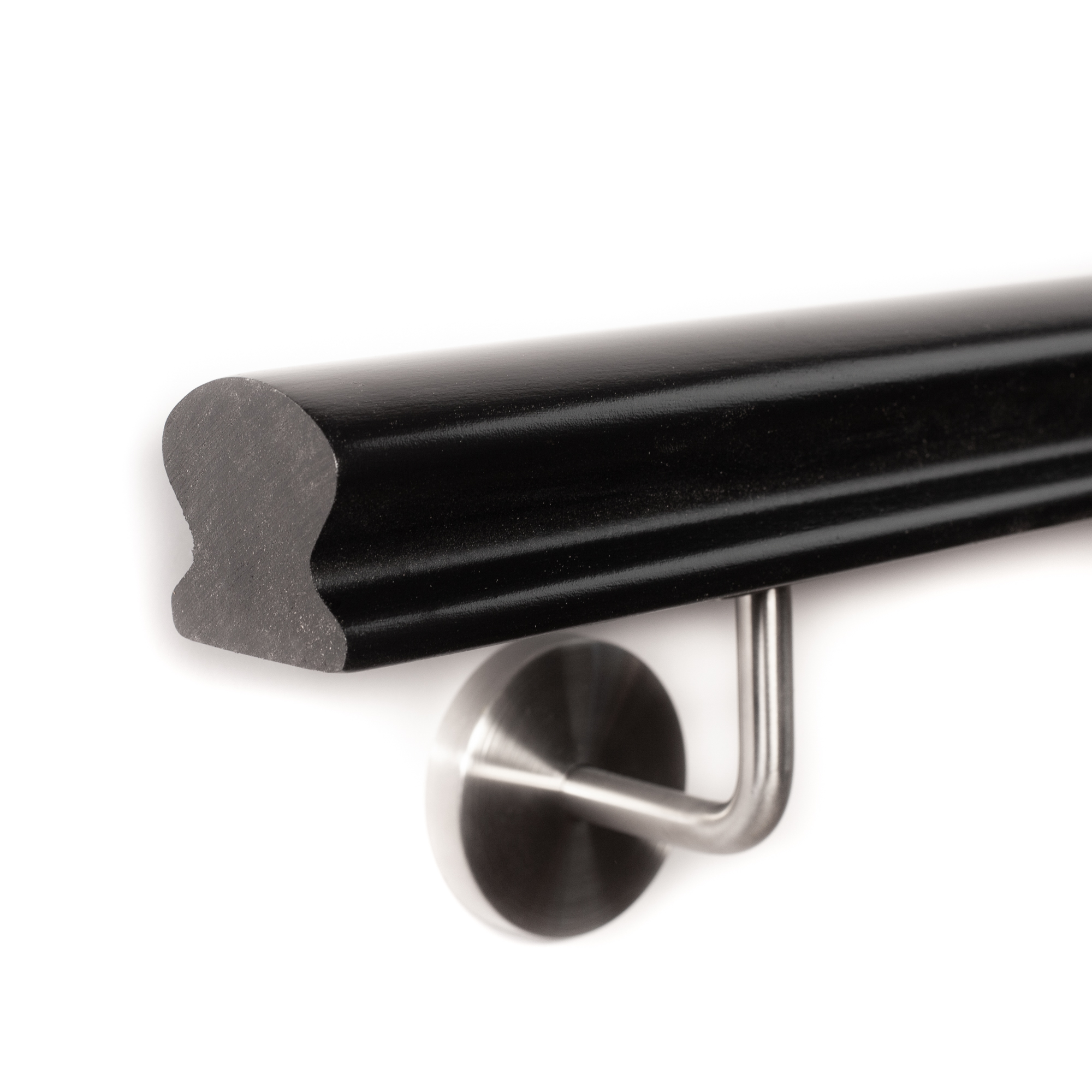 Pasamanos Omega de haya lacado en negro, extremo recto, soporte de acero inoxidable, montaje en pared, primer plano