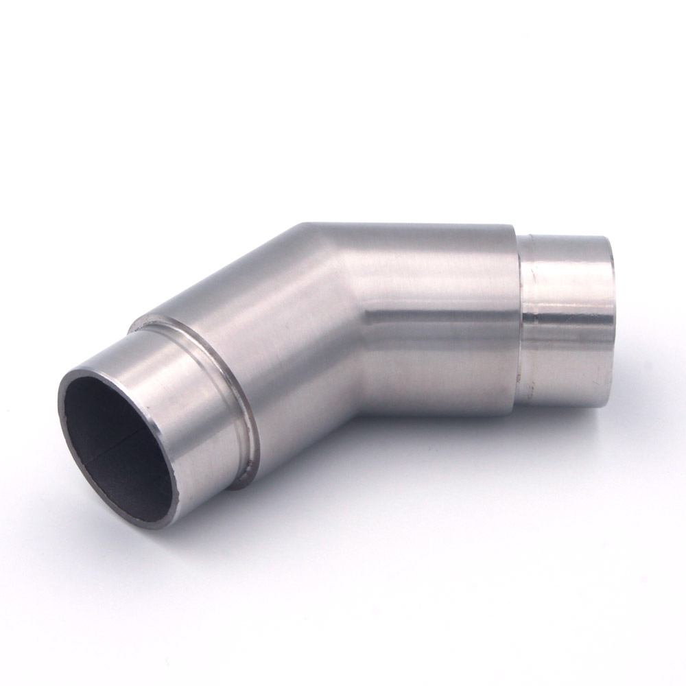 Codo de 45° para pasamanos de acero inoxidable de 42,4 mm, vista oblicua con extremo de encaje abierto delante, fondo blanco