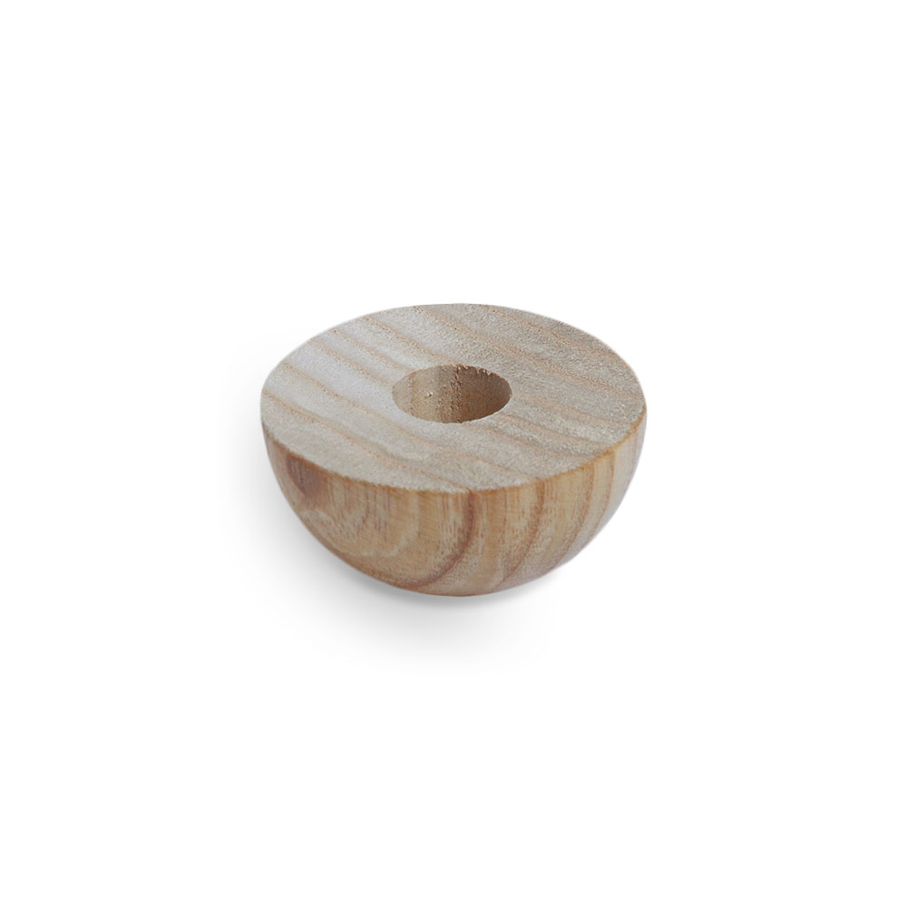Remate de fresno natural semirredondo para pasamanos de madera de Ø 40 a 50 mm, madera clara con taladro, fondo blanco