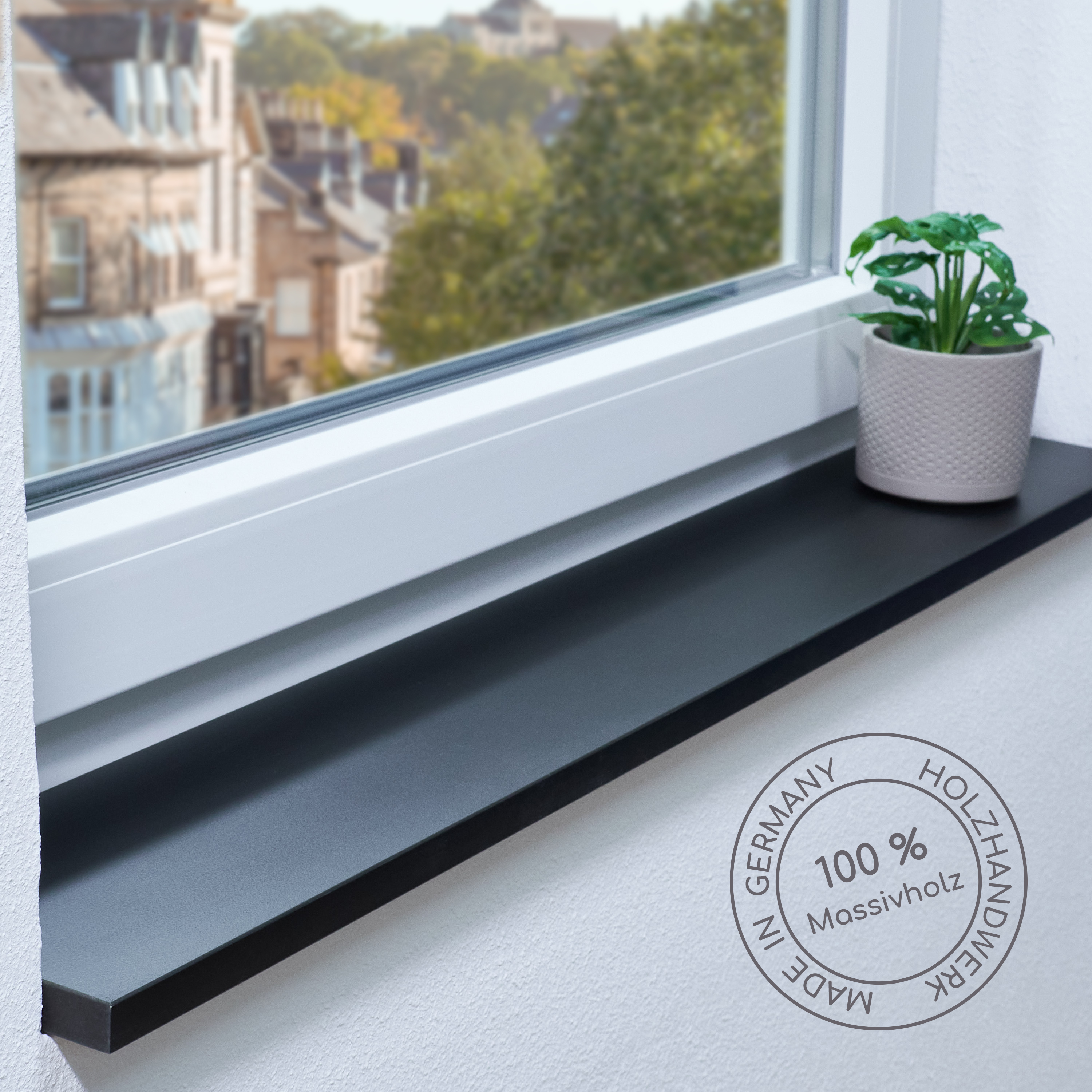 Alféizar negro de madera maciza montado en la ventana con maceta, sello Made in Germany 100 % madera maciza