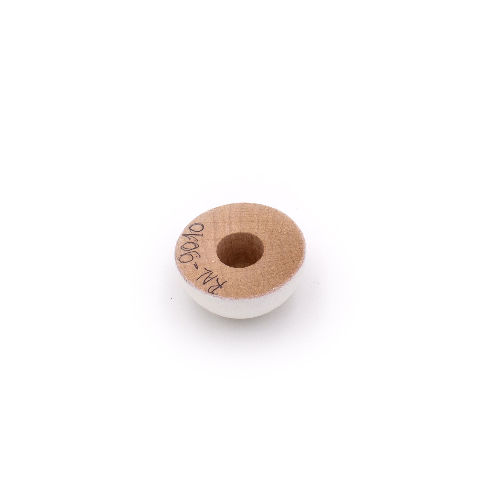 Remate de haya lacado en blanco RAL 9010, parte trasera con taladro para pasamanos de madera de Ø 40 a 50 mm, fondo blanco